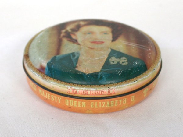 画像1: ビンテージ　ティン（缶）　1953年　エリザベス女王 QUEEN ELIZABETH II　CHOCOLATE (1)